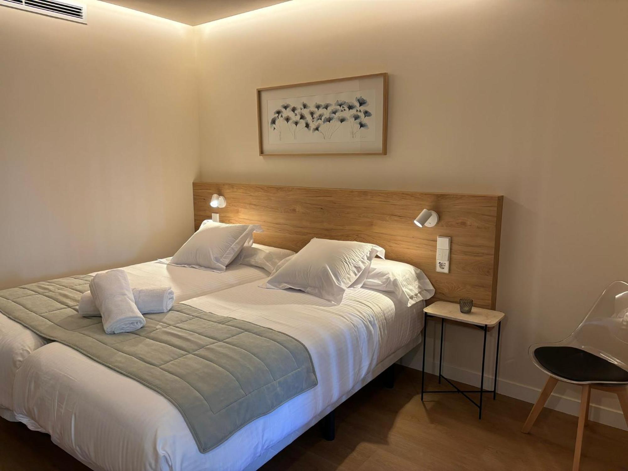 Apartamentos Joaquin Costa Santander Esterno foto