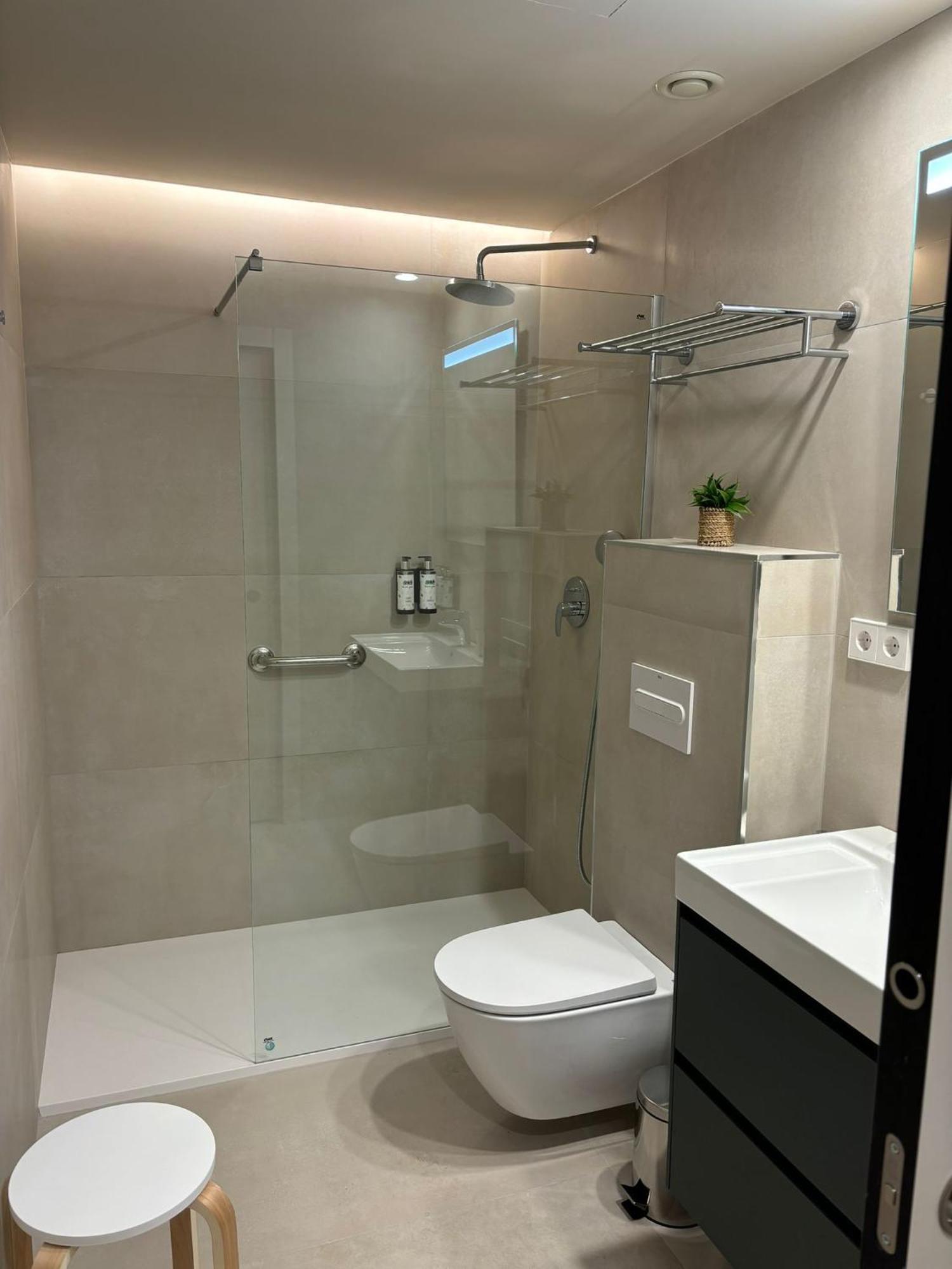 Apartamentos Joaquin Costa Santander Esterno foto