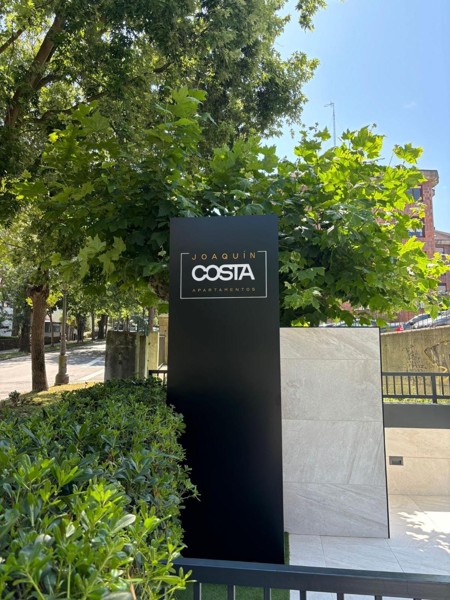 Apartamentos Joaquin Costa Santander Esterno foto