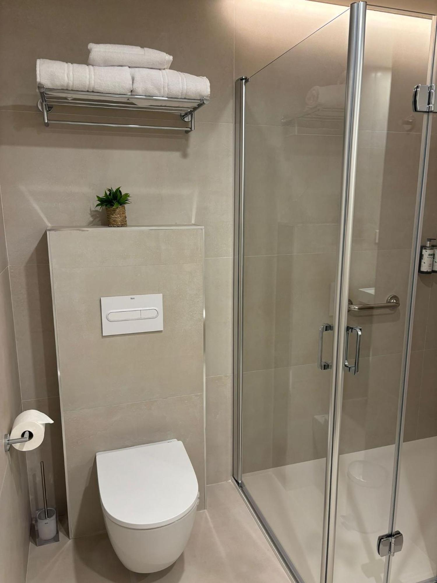 Apartamentos Joaquin Costa Santander Esterno foto