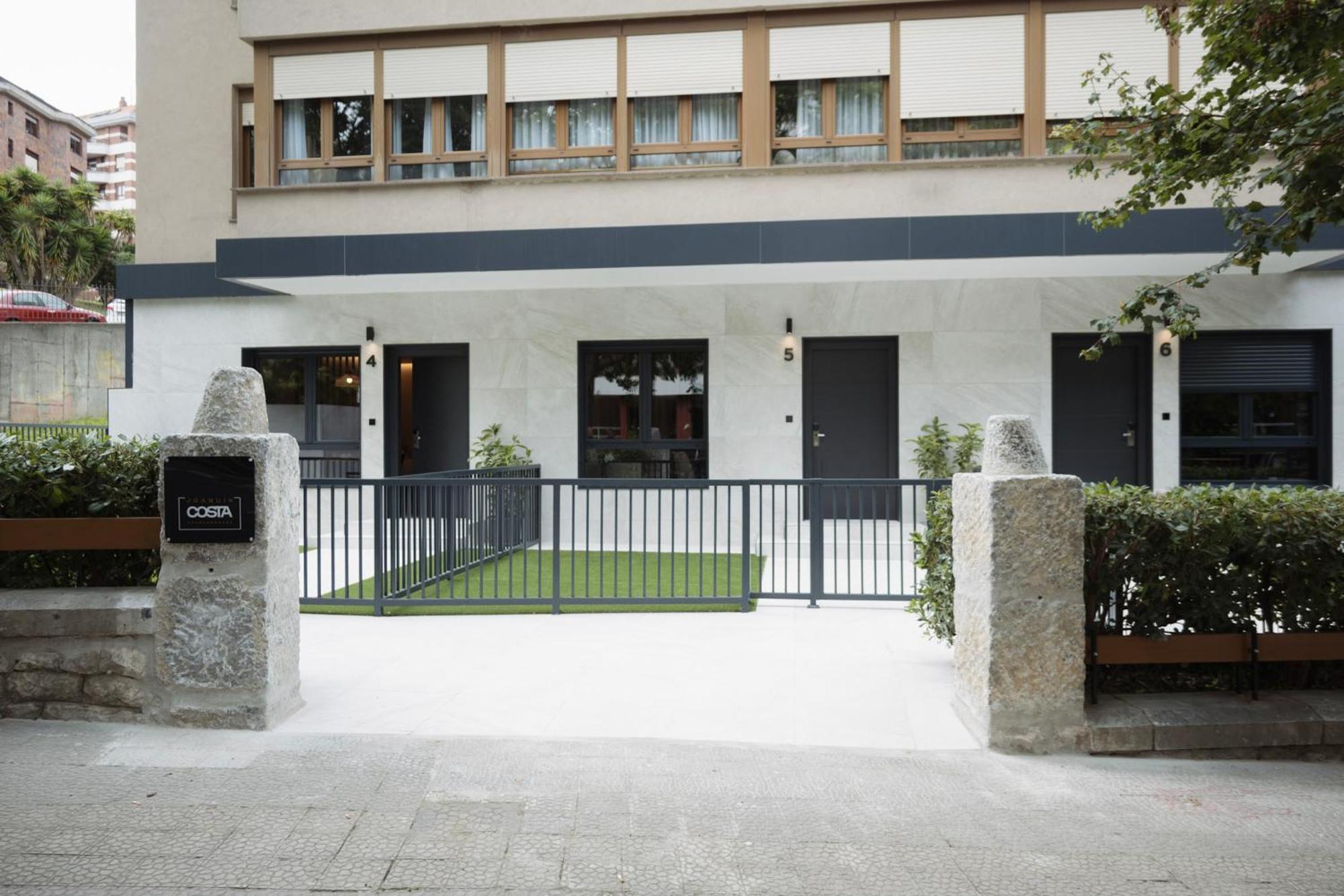 Apartamentos Joaquin Costa Santander Esterno foto