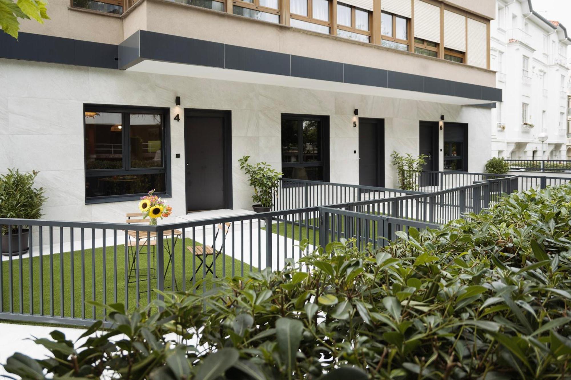 Apartamentos Joaquin Costa Santander Esterno foto