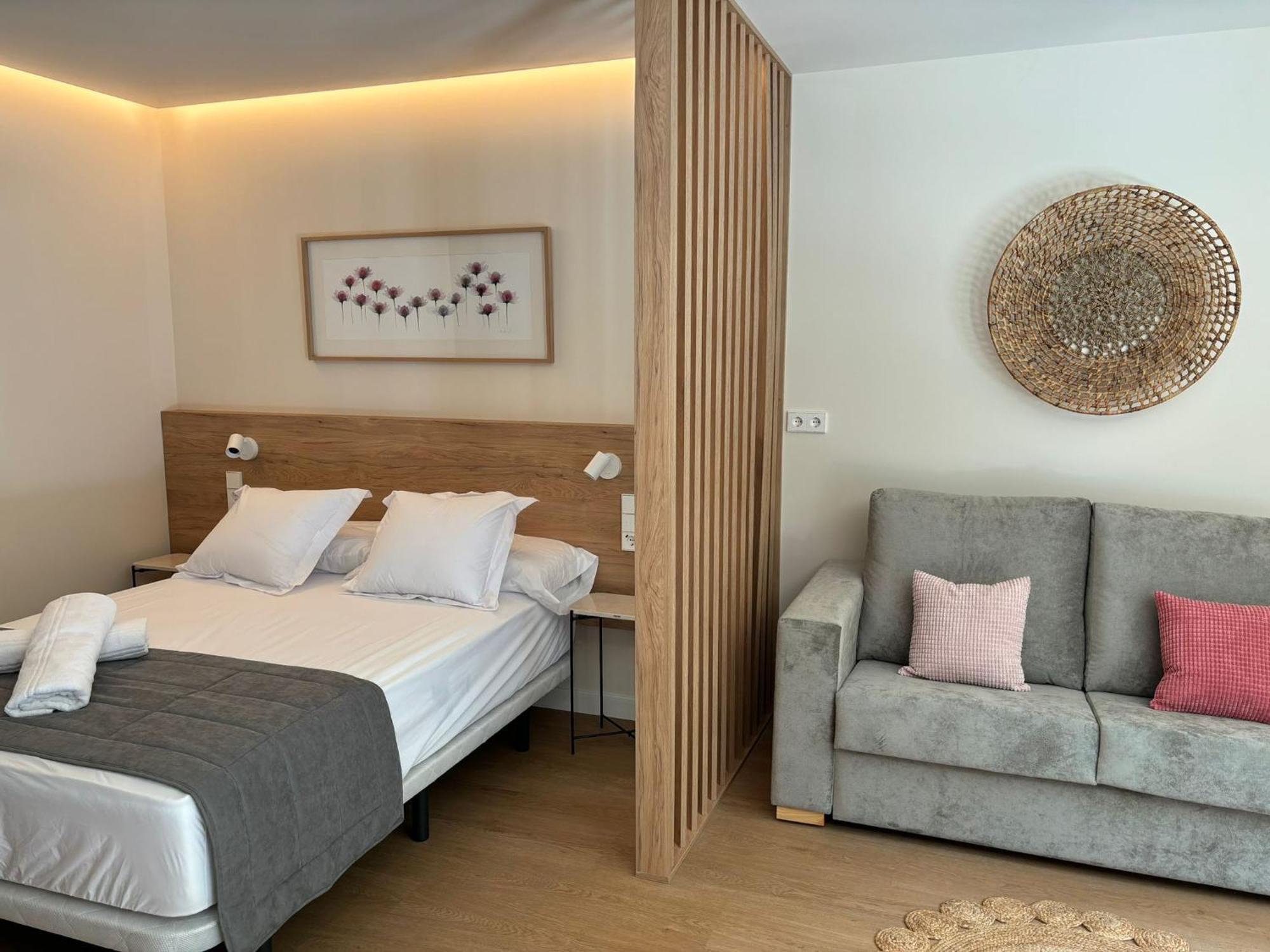 Apartamentos Joaquin Costa Santander Esterno foto