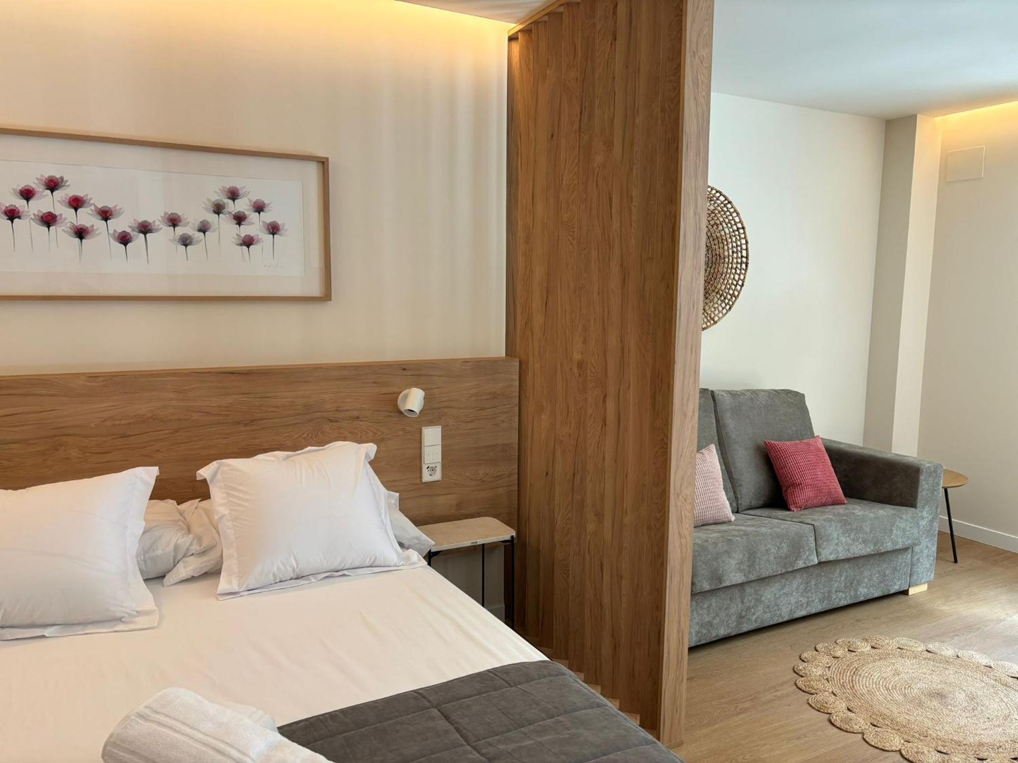 Apartamentos Joaquin Costa Santander Esterno foto