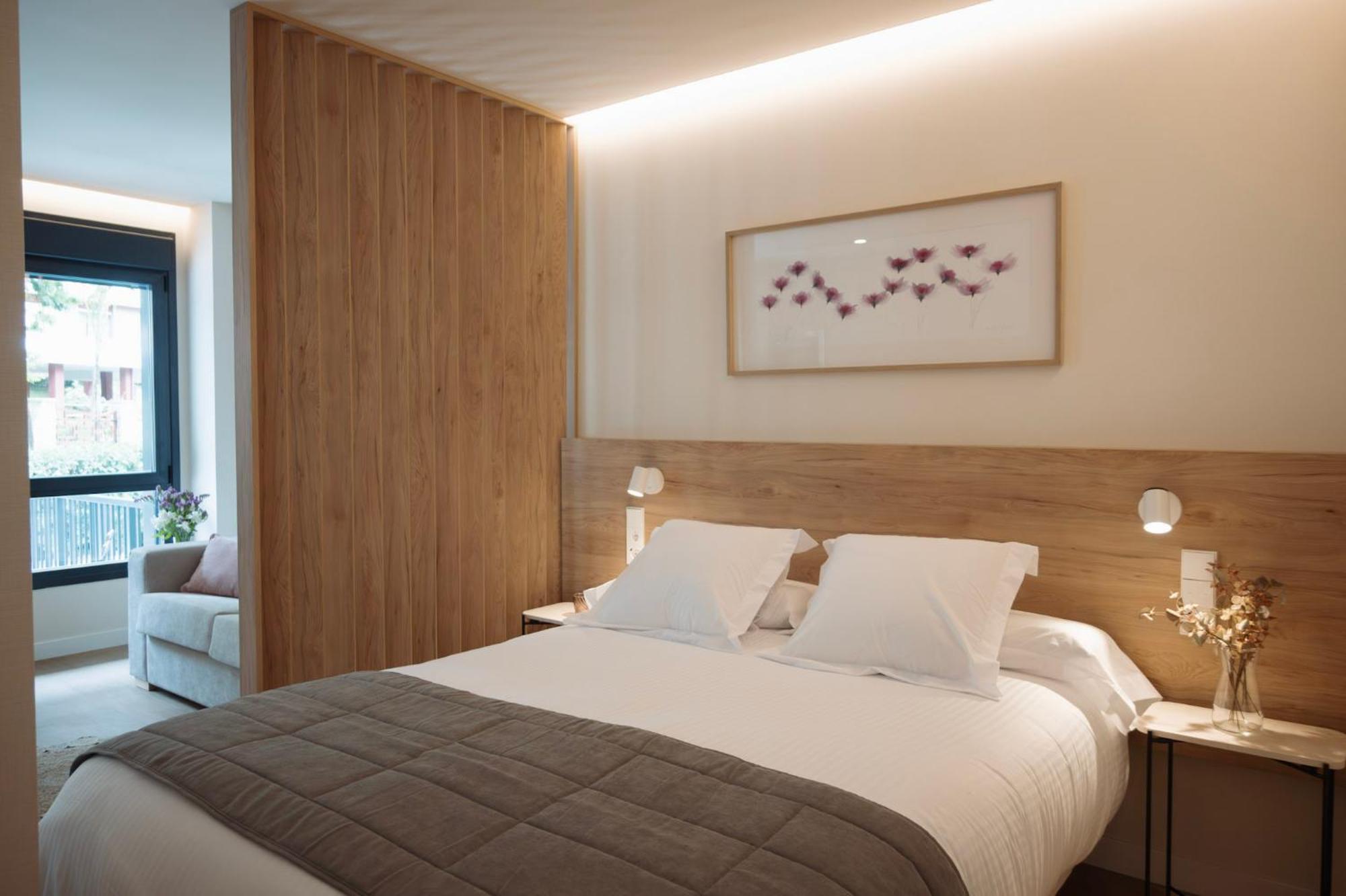 Apartamentos Joaquin Costa Santander Esterno foto
