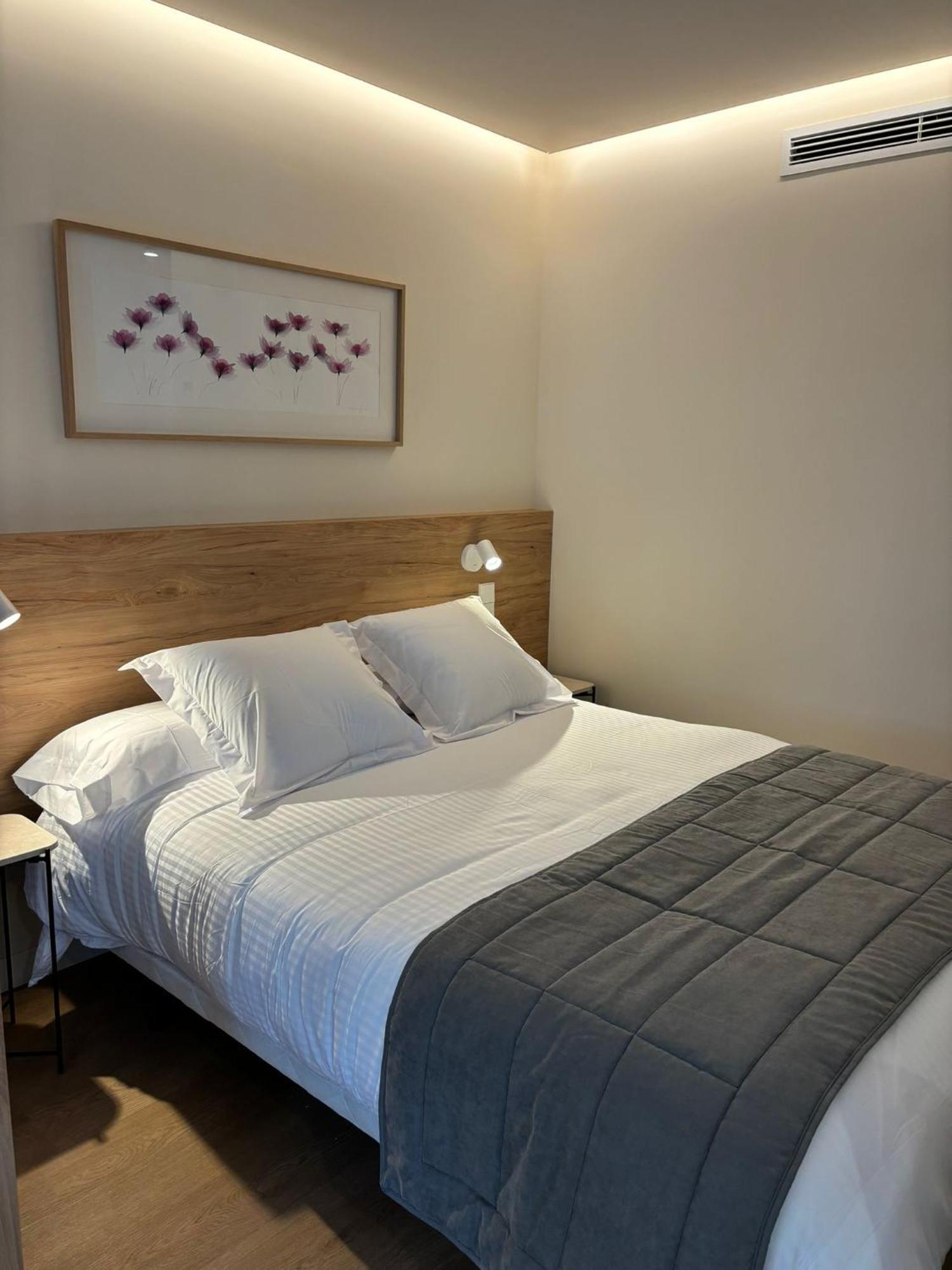 Apartamentos Joaquin Costa Santander Esterno foto