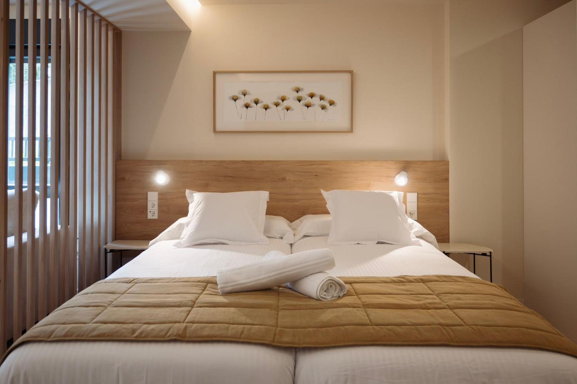 Apartamentos Joaquin Costa Santander Esterno foto