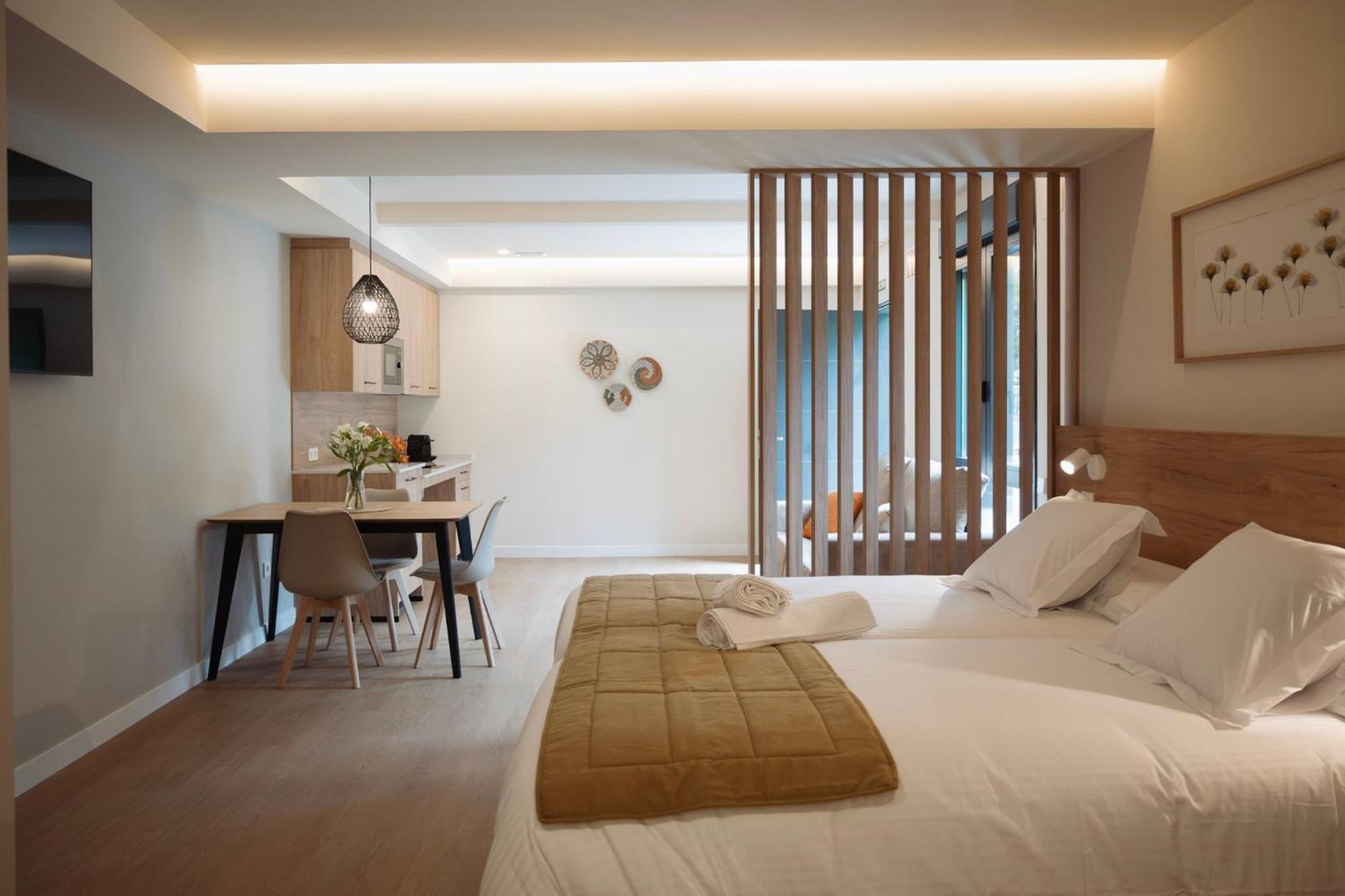 Apartamentos Joaquin Costa Santander Esterno foto
