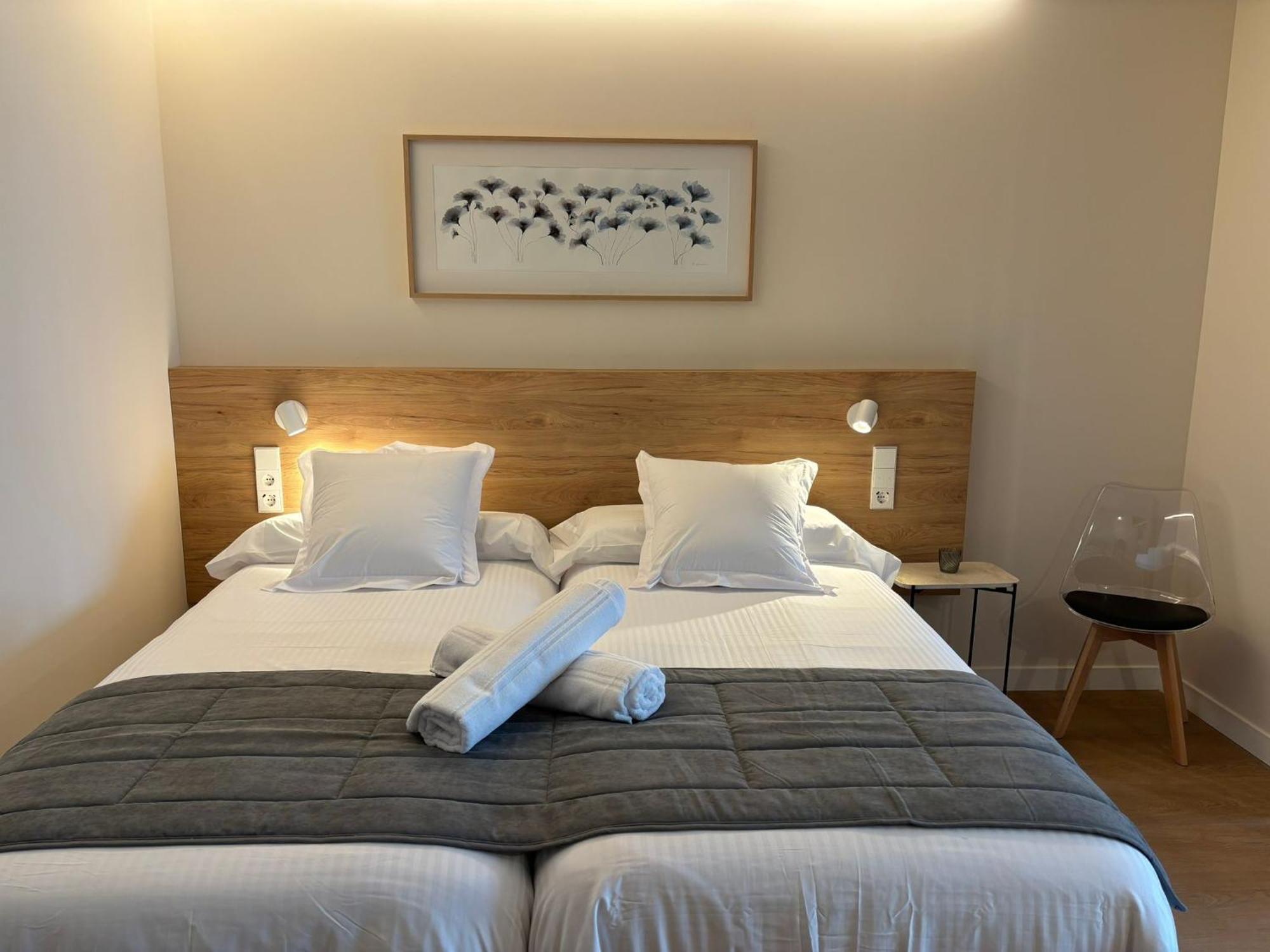 Apartamentos Joaquin Costa Santander Esterno foto
