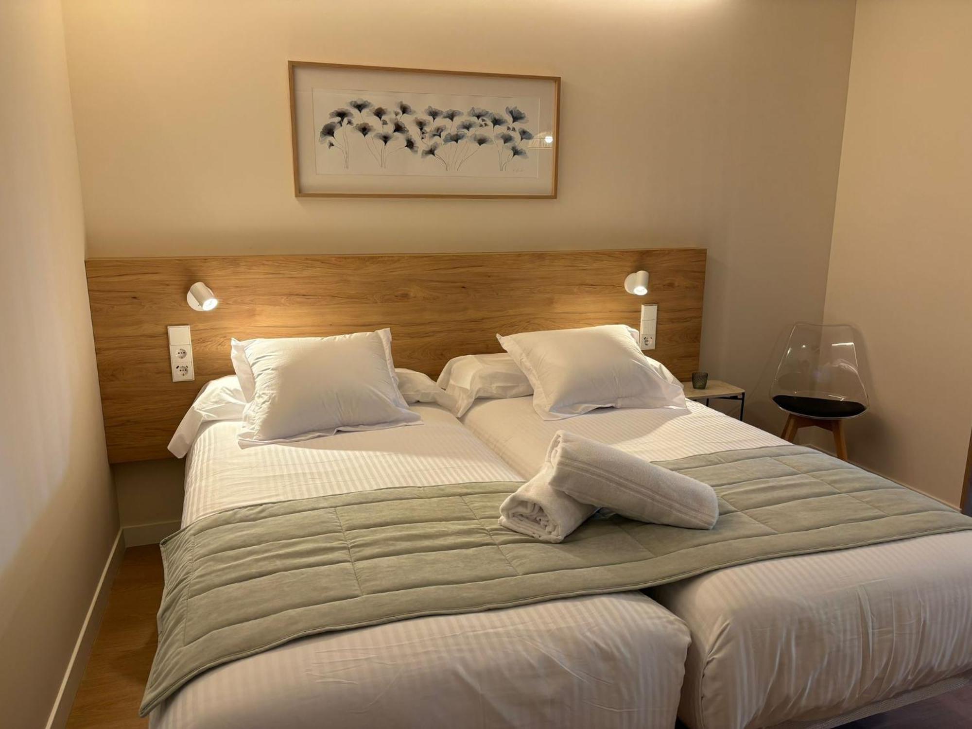 Apartamentos Joaquin Costa Santander Esterno foto